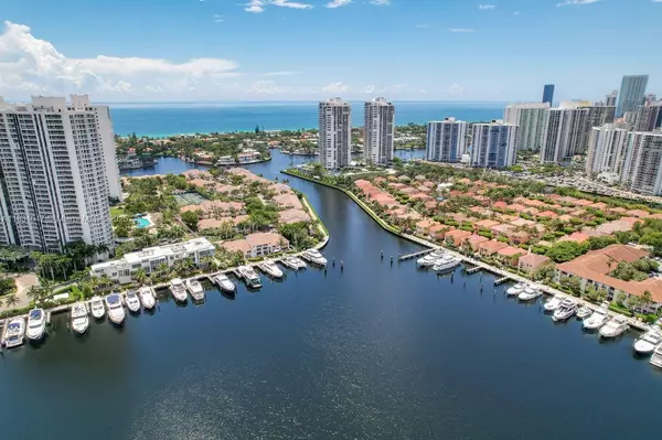 Aventura, FL 33180,3552 Magellan Cir #122