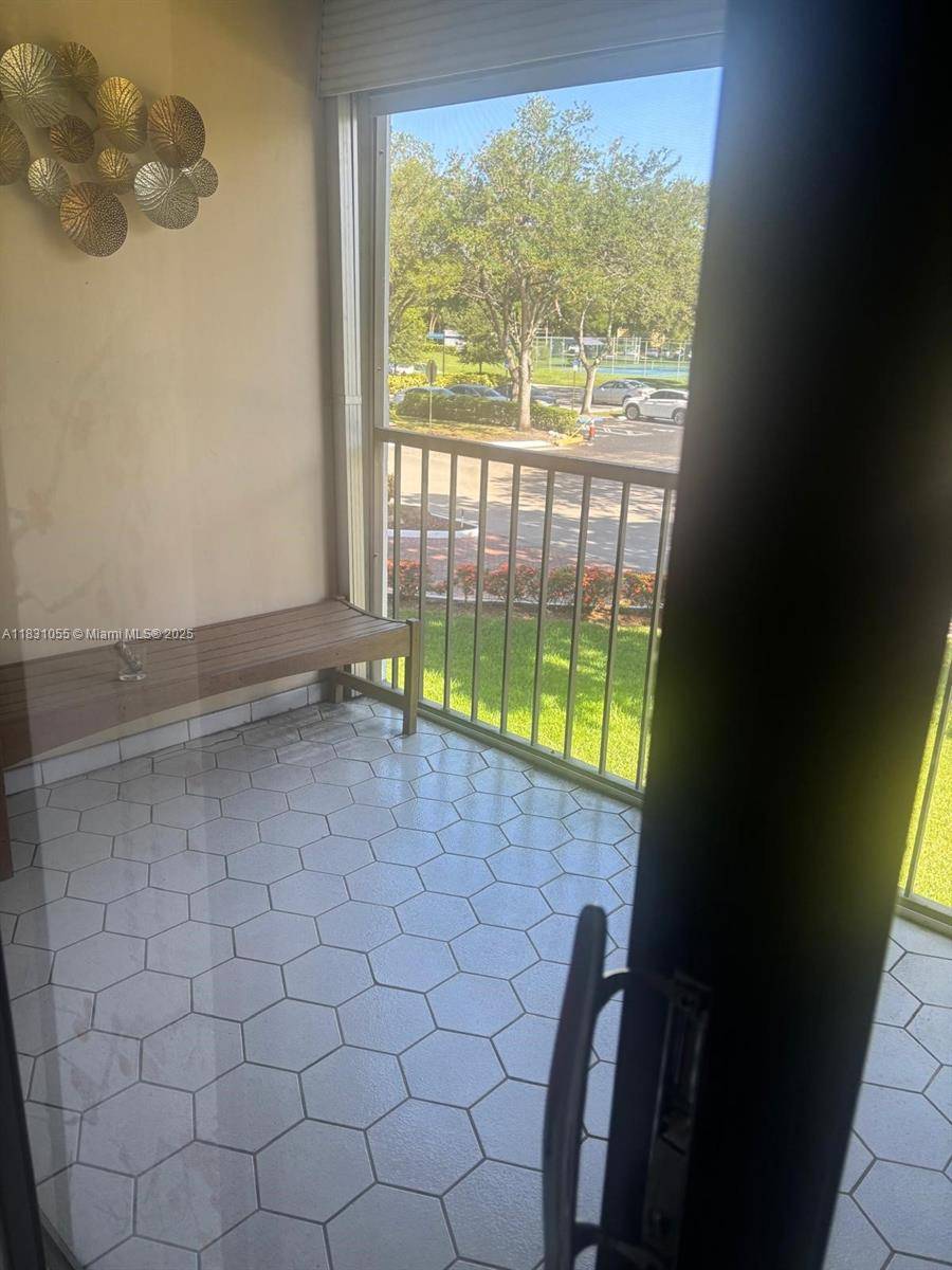Weston, FL 33326,16251 Golf Club Rd #204