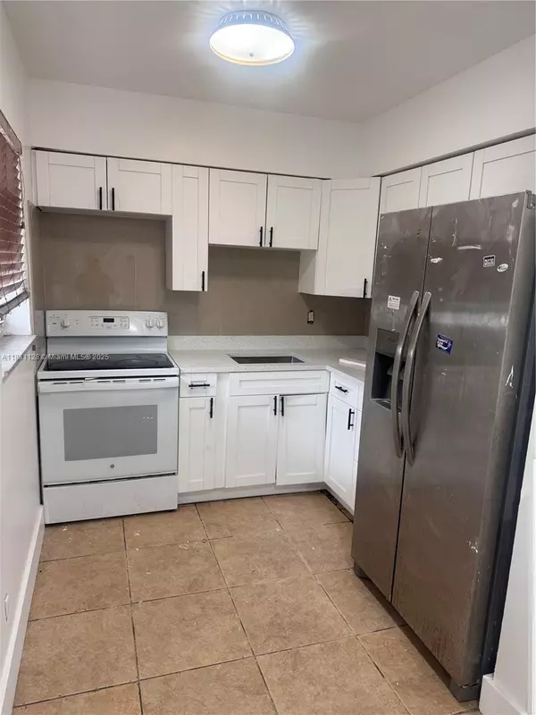 Oakland Park, FL 33334,221 NE 40th St #2