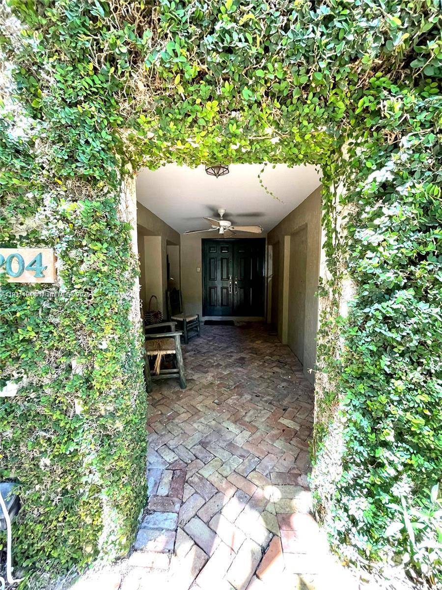 Palmetto Bay, FL 33157,6204 Paradise Point