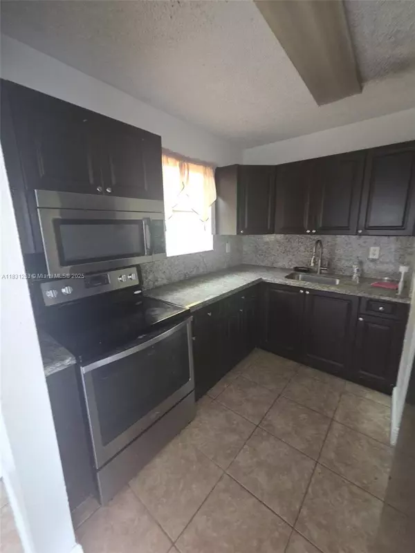 Hialeah, FL 33014,575 W 69th St #207