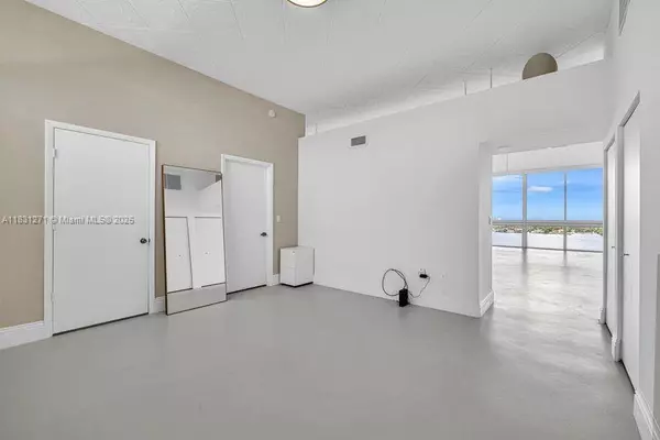 North Bay Village, FL 33141,7934 West Dr #1504