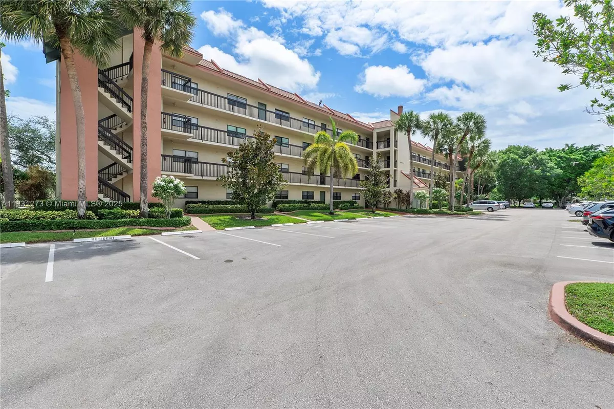 Coconut Creek, FL 33063,1706 Hammock Blvd #110