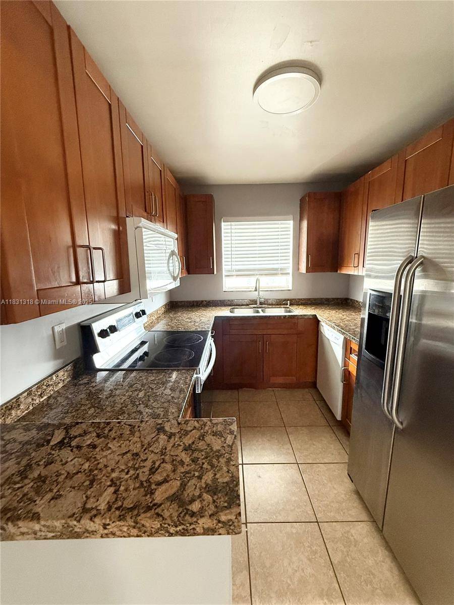 2521 Pierce St #6, Hollywood, FL 33020