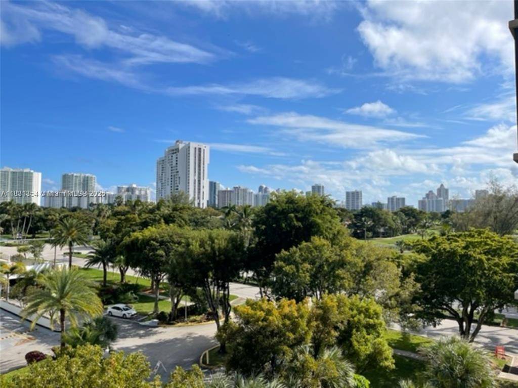 3301 N Country Club Dr #607, Aventura, FL 33180