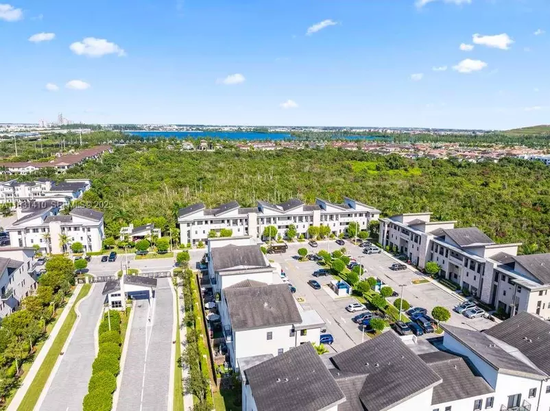 10419 NW 82nd St #12, Doral, FL 33178