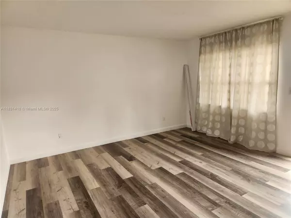 Miami, FL 33143,7505 SW 82nd St #102