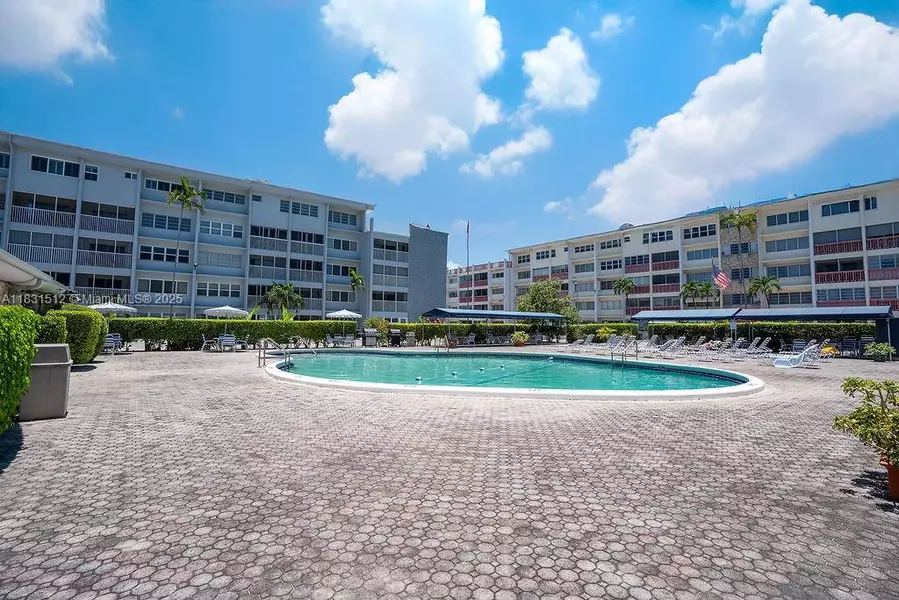 215 SE 3rd Ave #405C, Hallandale Beach, FL 33009