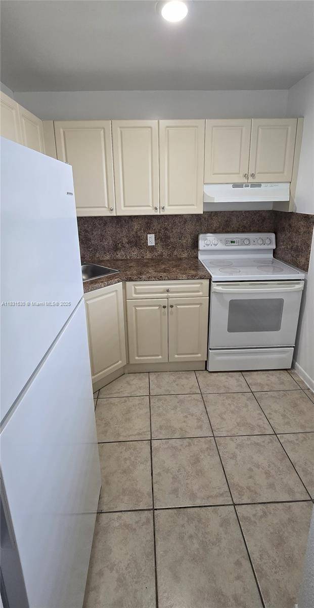 10900 SW 196th St #420, Cutler Bay, FL 33157