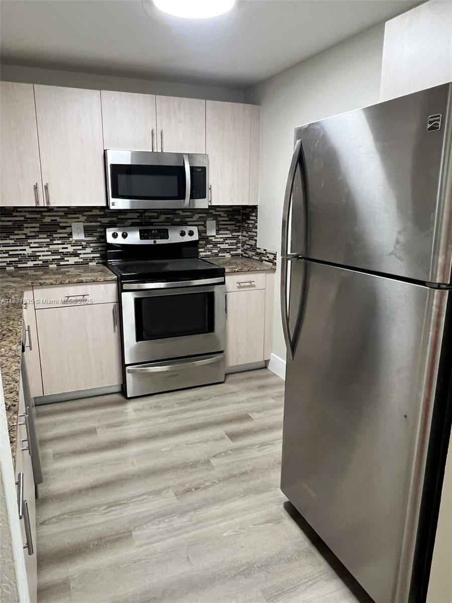 Coral Gables, FL 33134,50 Menores Ave #602
