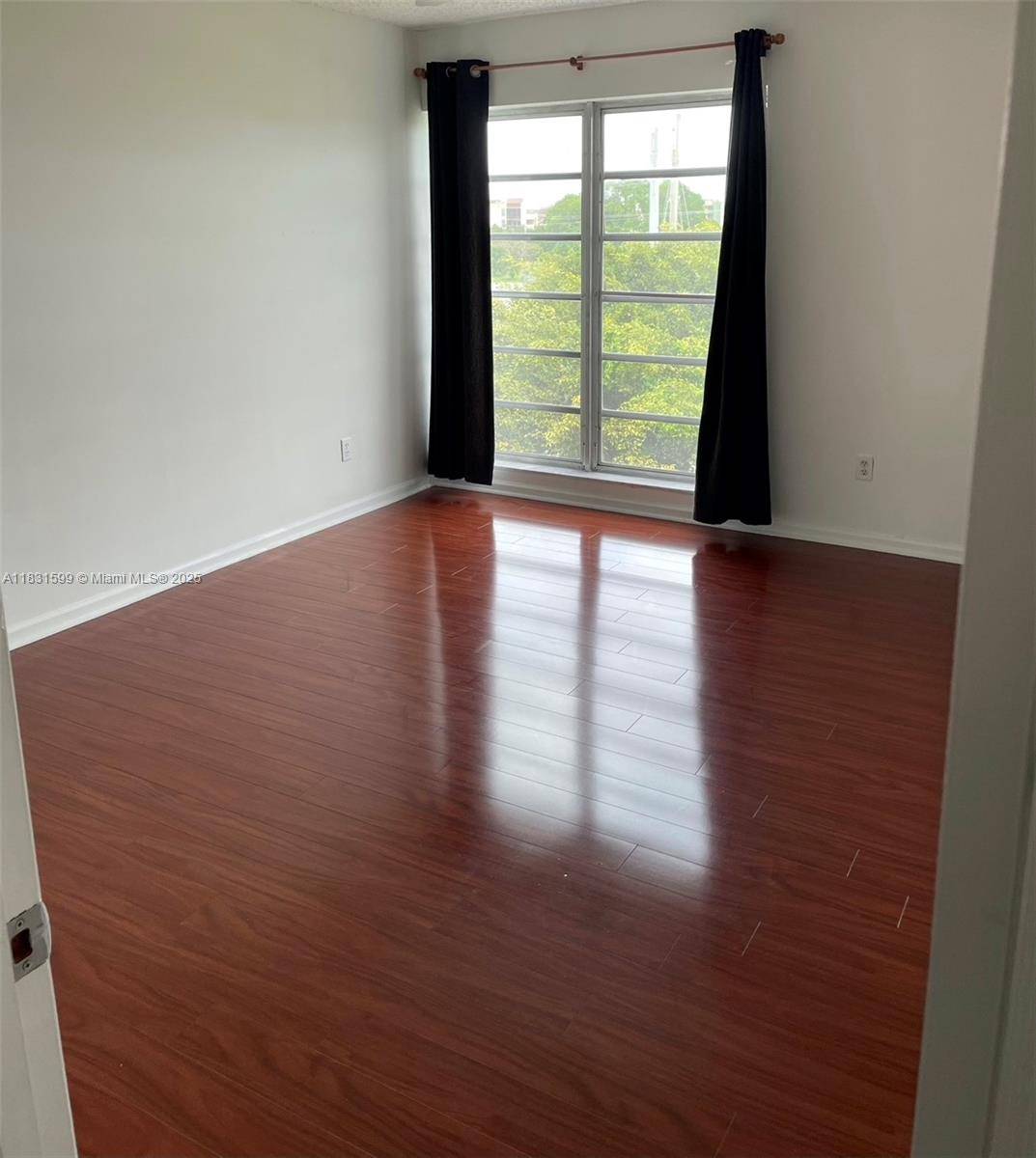Miami, FL 33172,9180 Fontainebleau Blvd #505