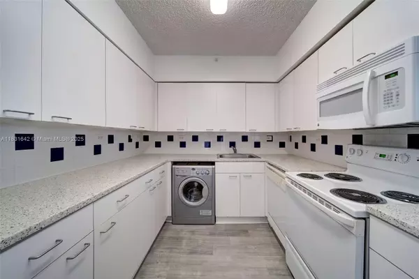 Miami Beach, FL 33139,1500 Bay Rd #S-0568