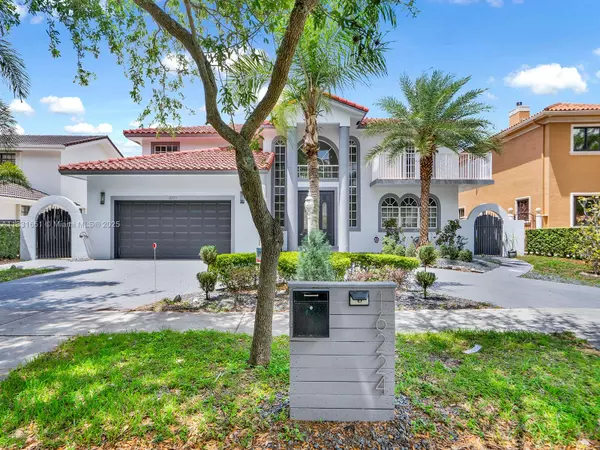 16224 NW 82nd Pl, Miami, FL 33016