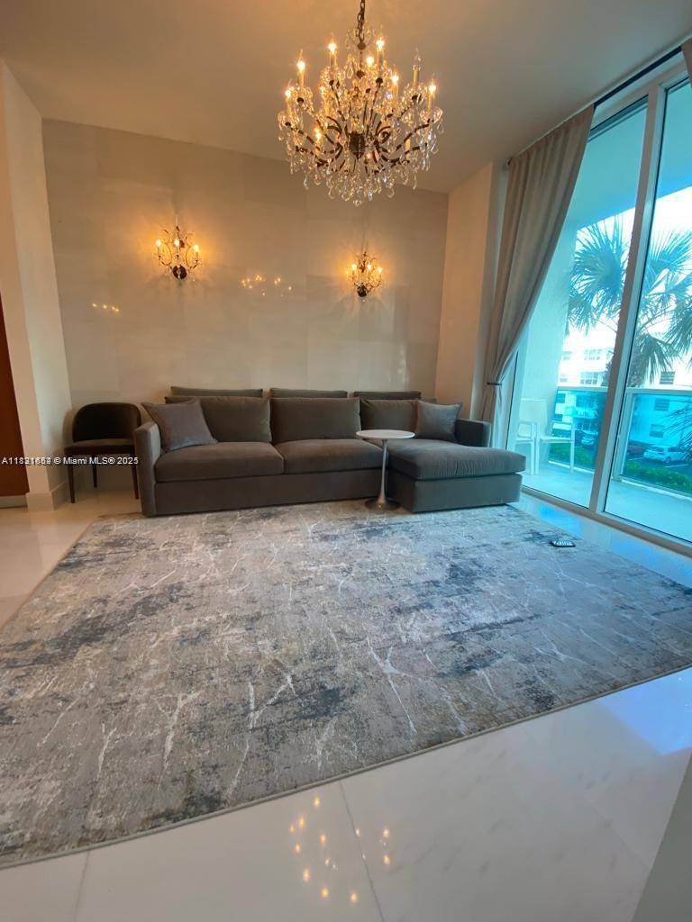Hallandale Beach, FL 33009,1945 S Ocean Dr #211