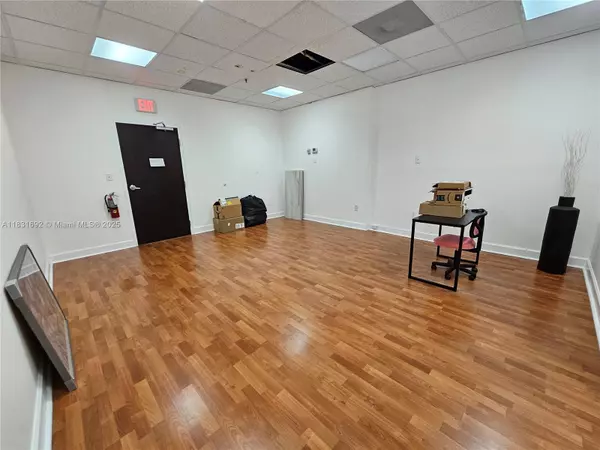 North Miami, FL 33181,12550 Biscayne Blvd #407