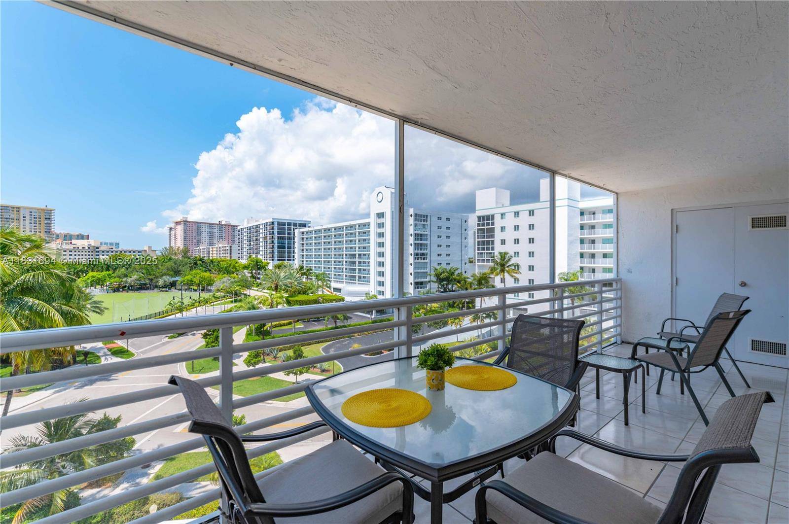 Sunny Isles Beach, FL 33160,17801 N Bay Rd #607