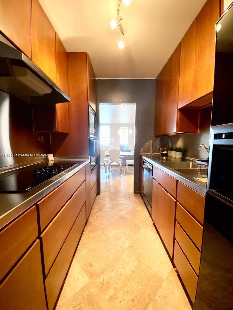 Miami Beach, FL 33139,100 Lincoln Rd #608