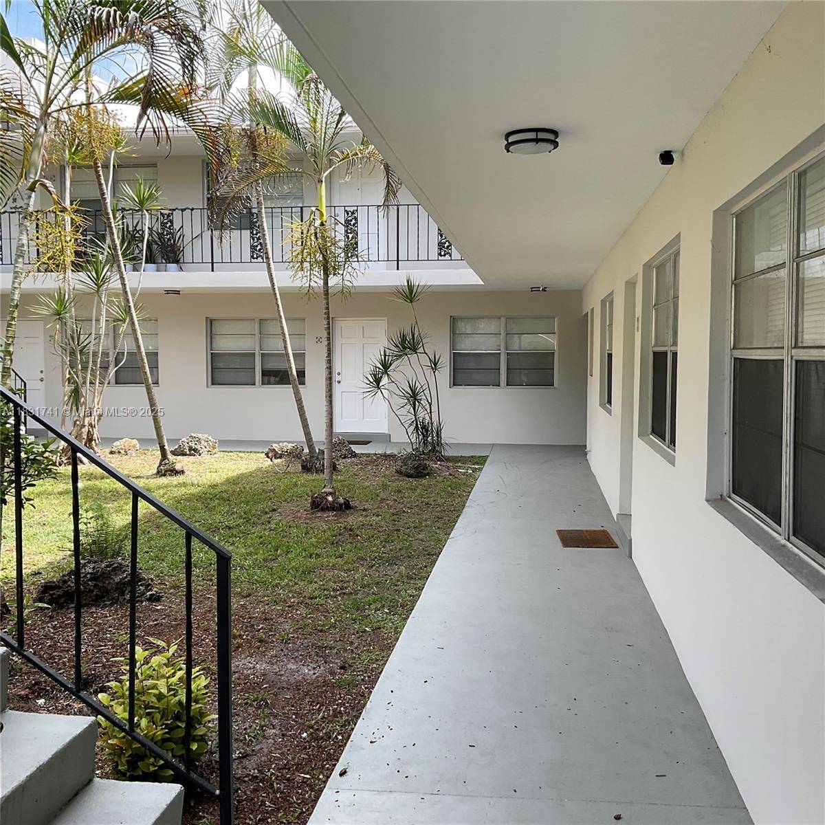 Fort Lauderdale, FL 33316,510 SE 9th St #3