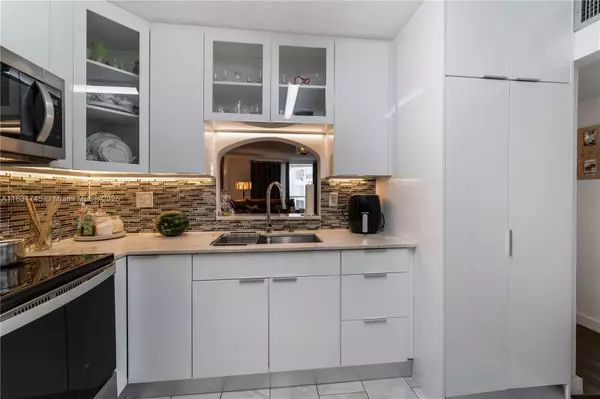 Lauderdale Lakes, FL 33311,2800 Somerset Dr #215J