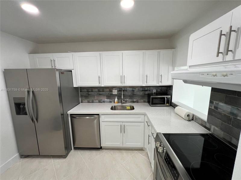 8000 SW 81st Dr #202, Miami, FL 33143
