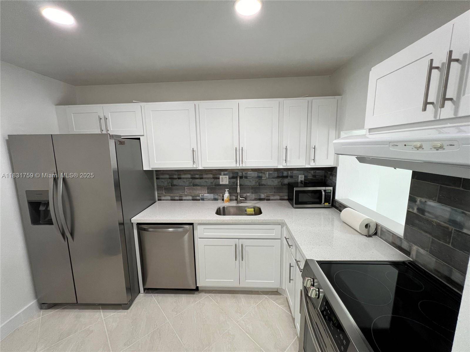 8000 SW 81st Dr #202, Miami, FL 33143