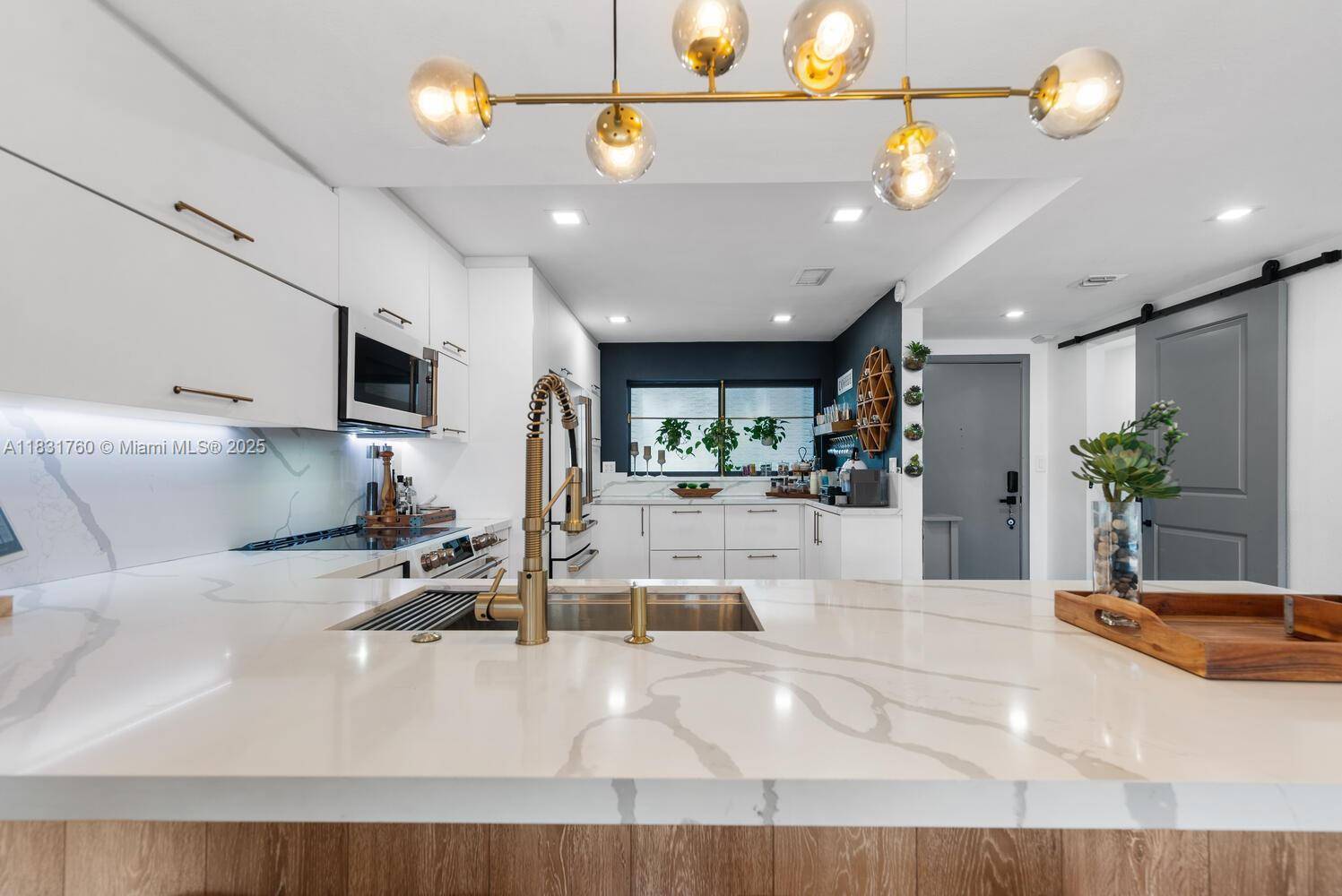 North Miami Beach, FL 33160,4000 NE 168th St #113B