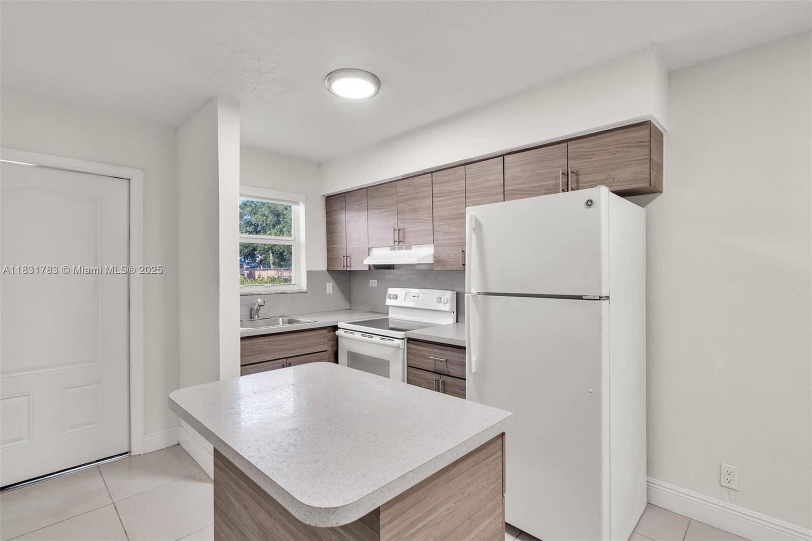 Hollywood, FL 33024,6034 Arthur St #3
