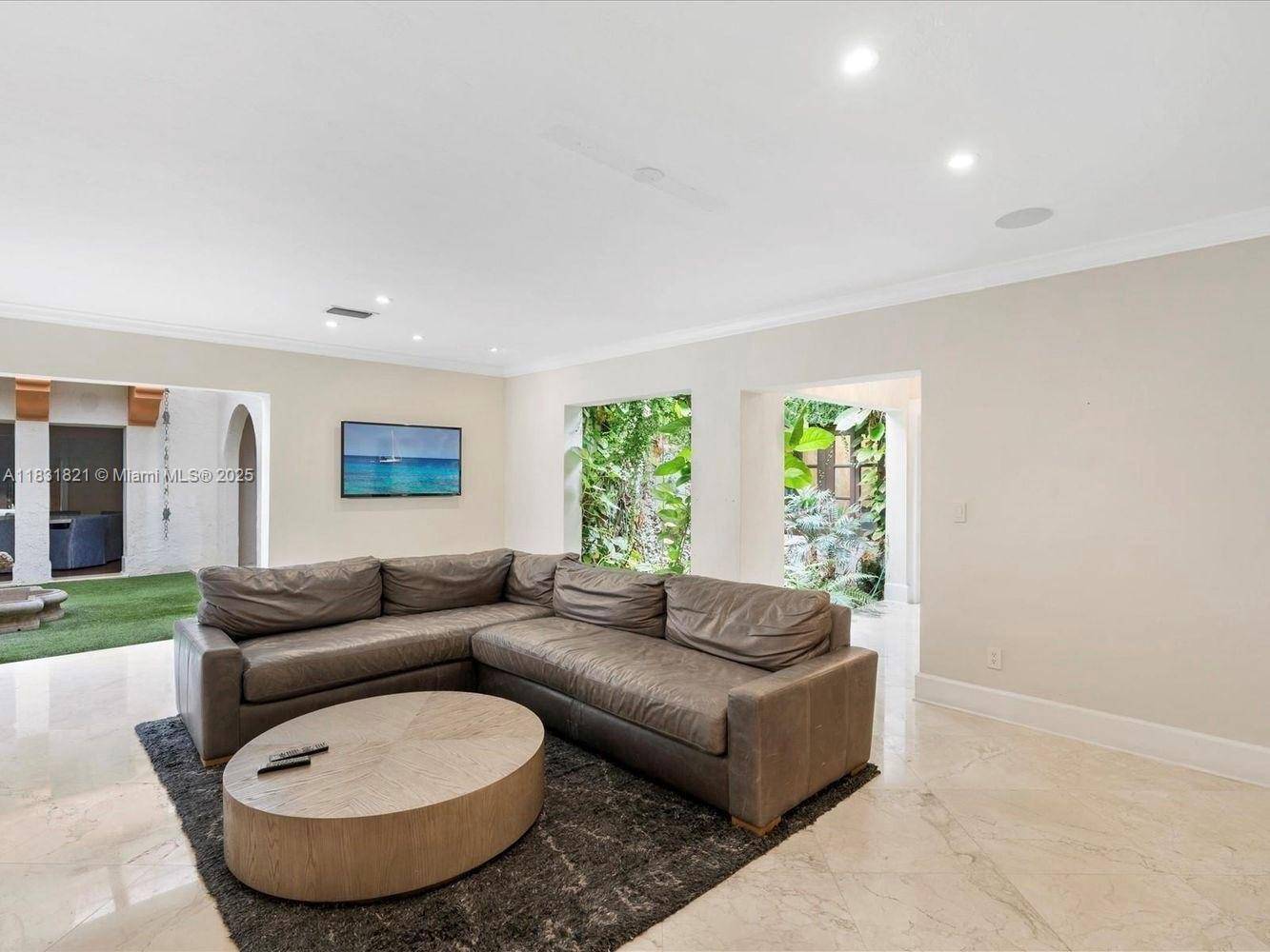 Coral Gables, FL 33134,1006 S Greenway Dr