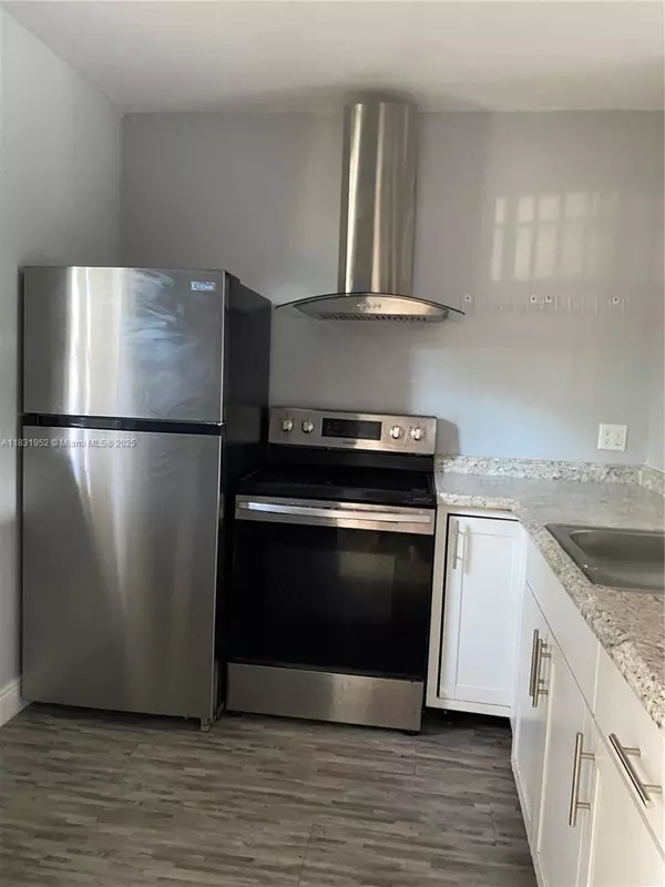 Lauderdale Lakes, FL 33319,5102 NW 36th St #406