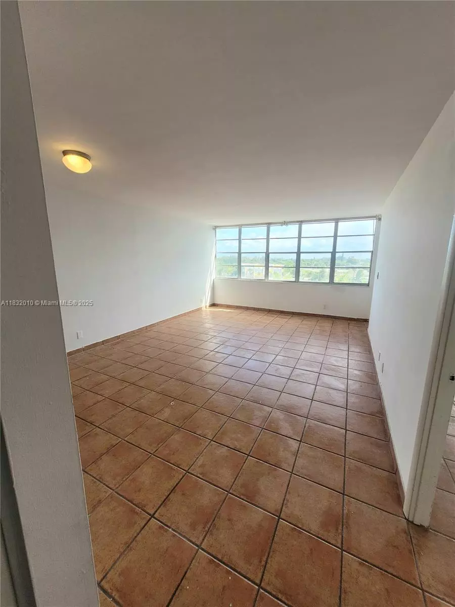 North Miami Beach, FL 33162,2025 NE 164th St #602