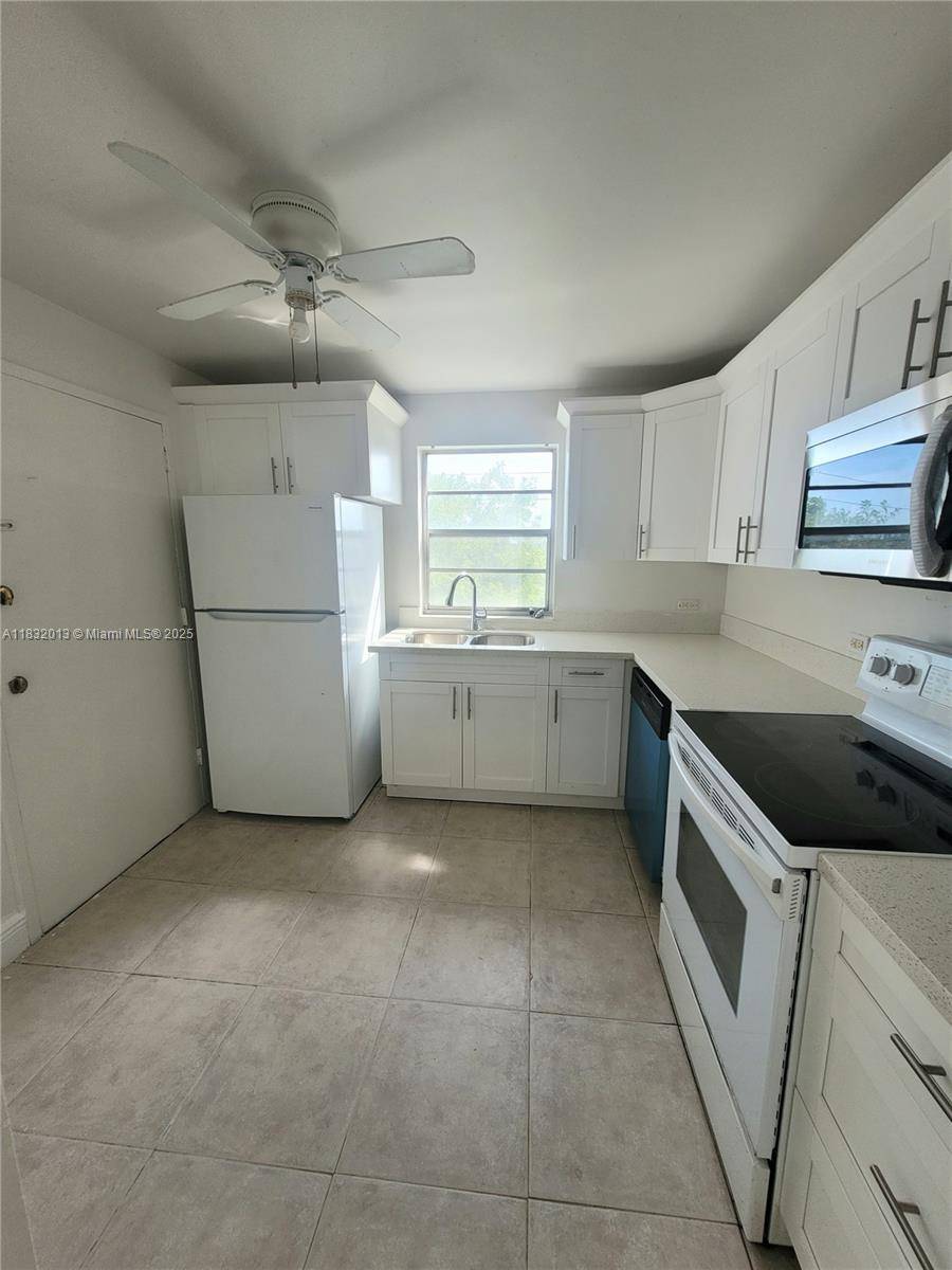 North Miami Beach, FL 33162,2025 NE 164th St #416