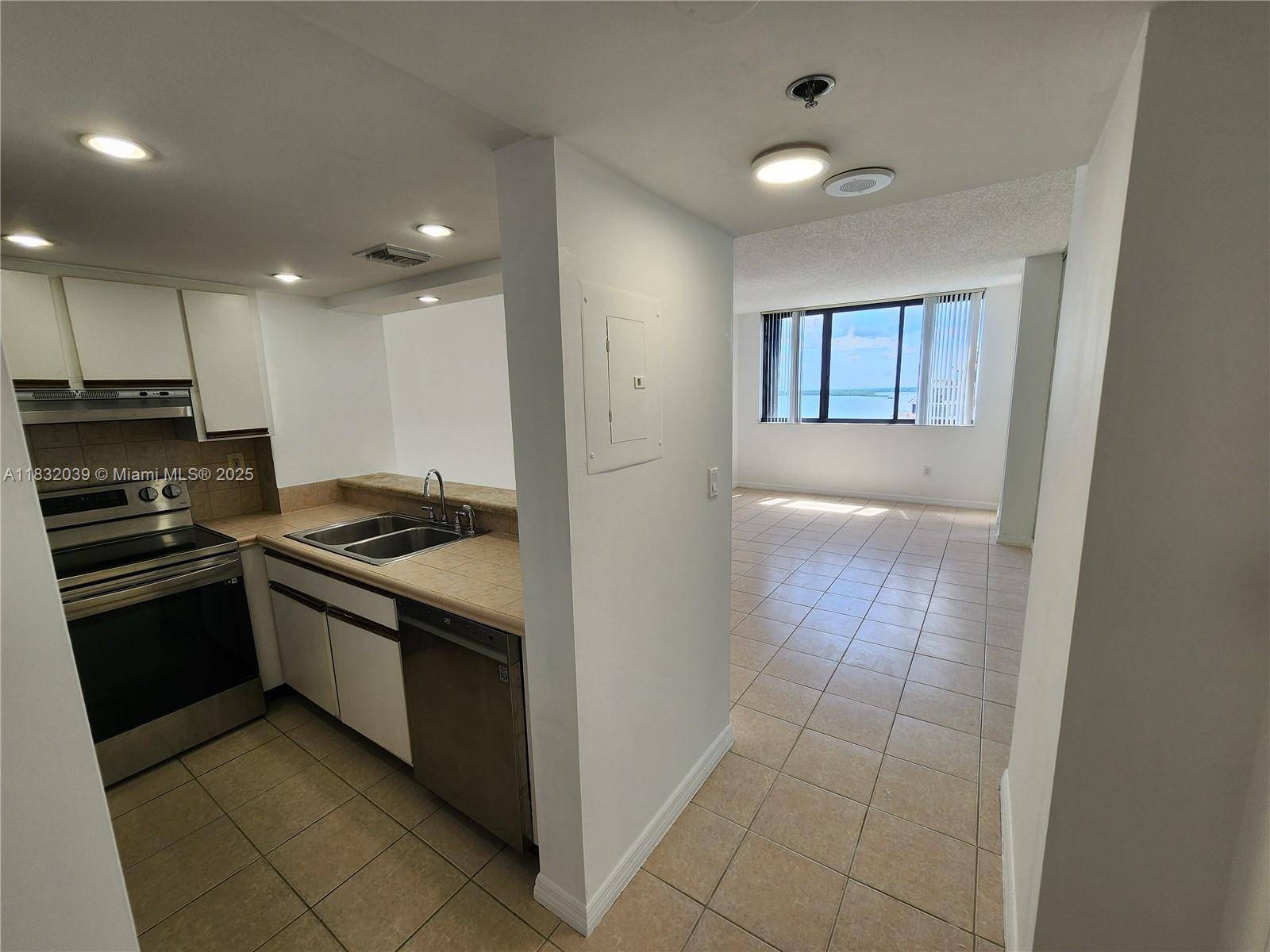Miami, FL 33131,540 Brickell Key Dr #1603
