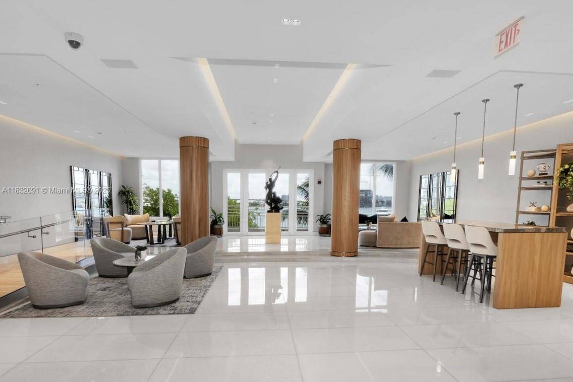 Miami, FL 33131,888 Brickell Key Dr #607