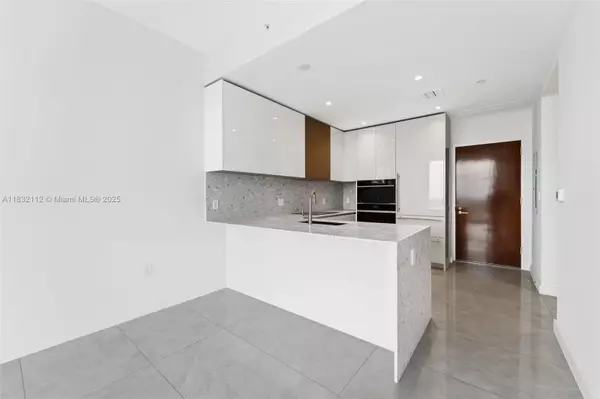 Coconut Grove, FL 33133,2678 Tigertail Ave #2005