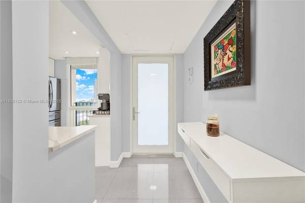 521 N Riverside Dr #707, Pompano Beach, FL 33062