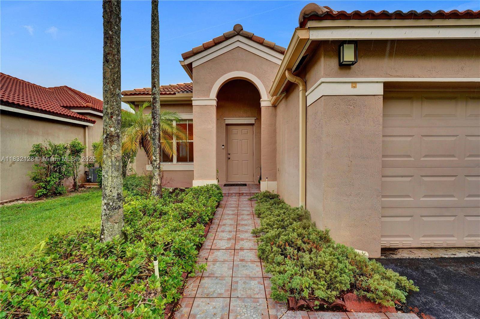 Weston, FL 33327,930 W Bluewood Ter