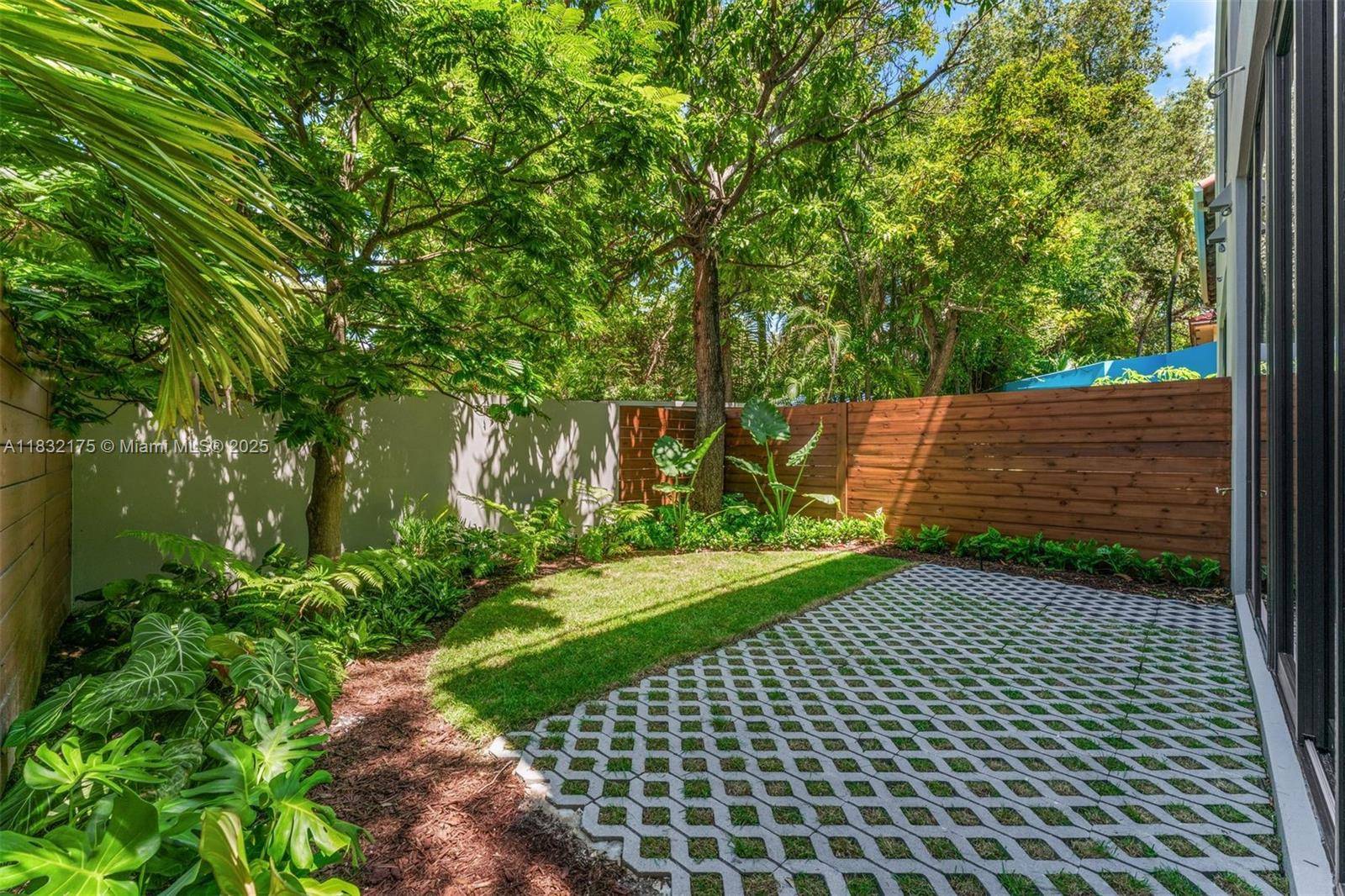 Miami, FL 33133,3270 Gifford Lane #3270