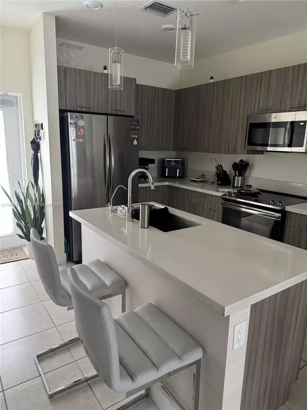Doral, FL 33166,4670 NW 84th Ave #33