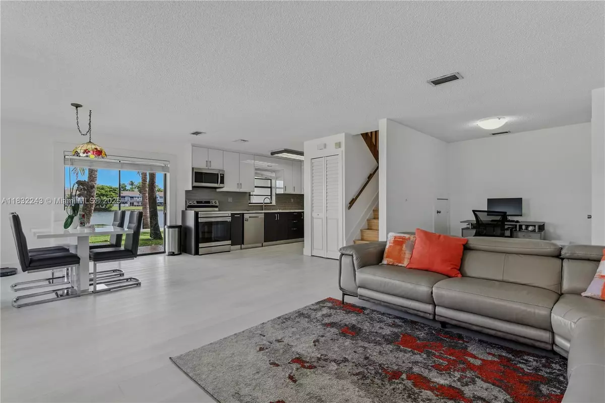 Hialeah, FL 33015,6825 NW 169th St #54H