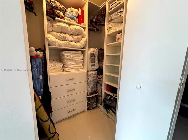 Doral, FL 33166,5252 NW 85th Ave #803
