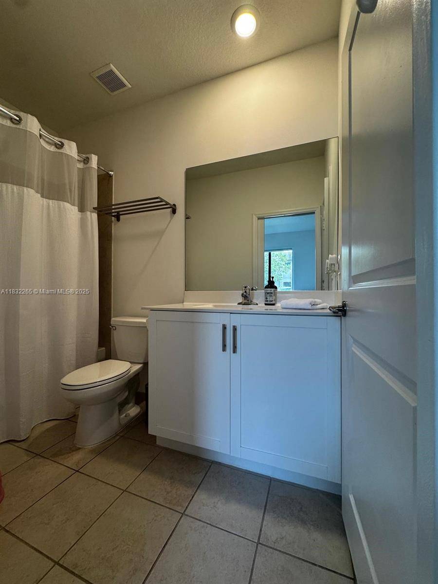 Miami, FL 33179,328 NE 208th Ter