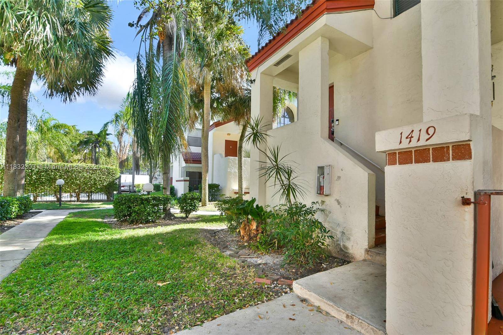 North Lauderdale, FL 33068,1419 Avon Ln #216