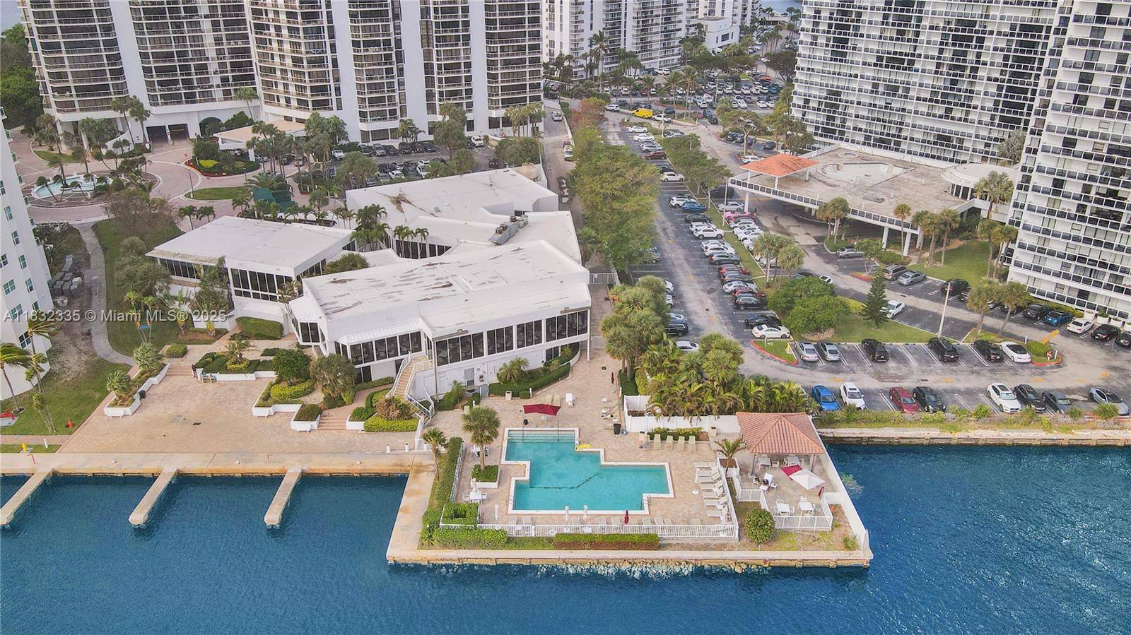Aventura, FL 33180,20201 E Country Club Dr #2203