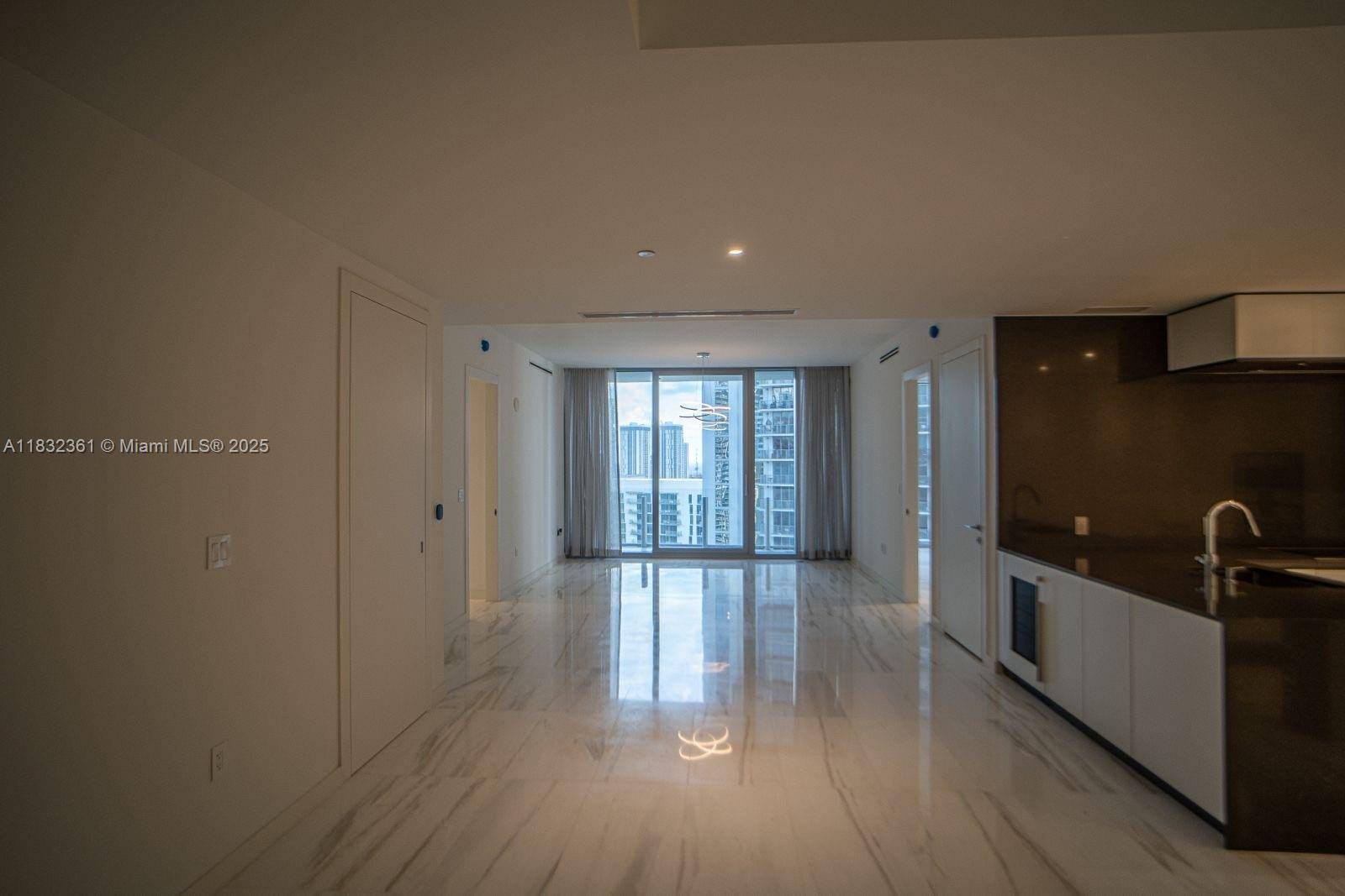 Miami, FL 33131,300 Biscayne Blvd Way #3009