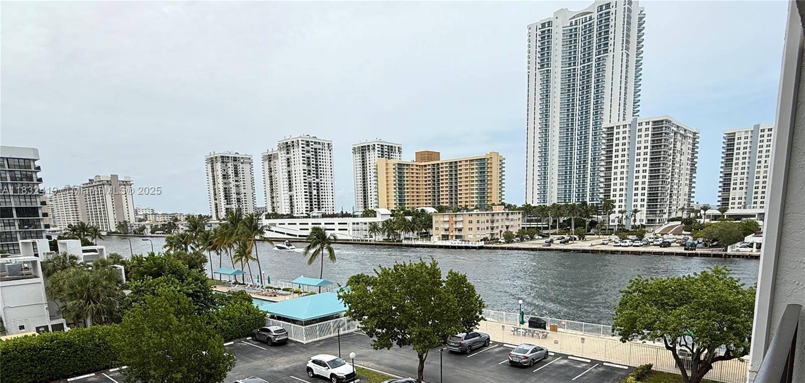 800 Parkview Dr #519, Hallandale Beach, FL 33009