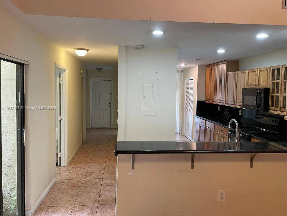 Hollywood, FL 33021,3325 Oak Dr #3325