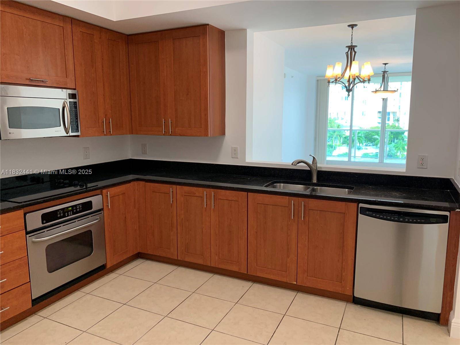 Aventura, FL 33180,3340 NE 190th St #605