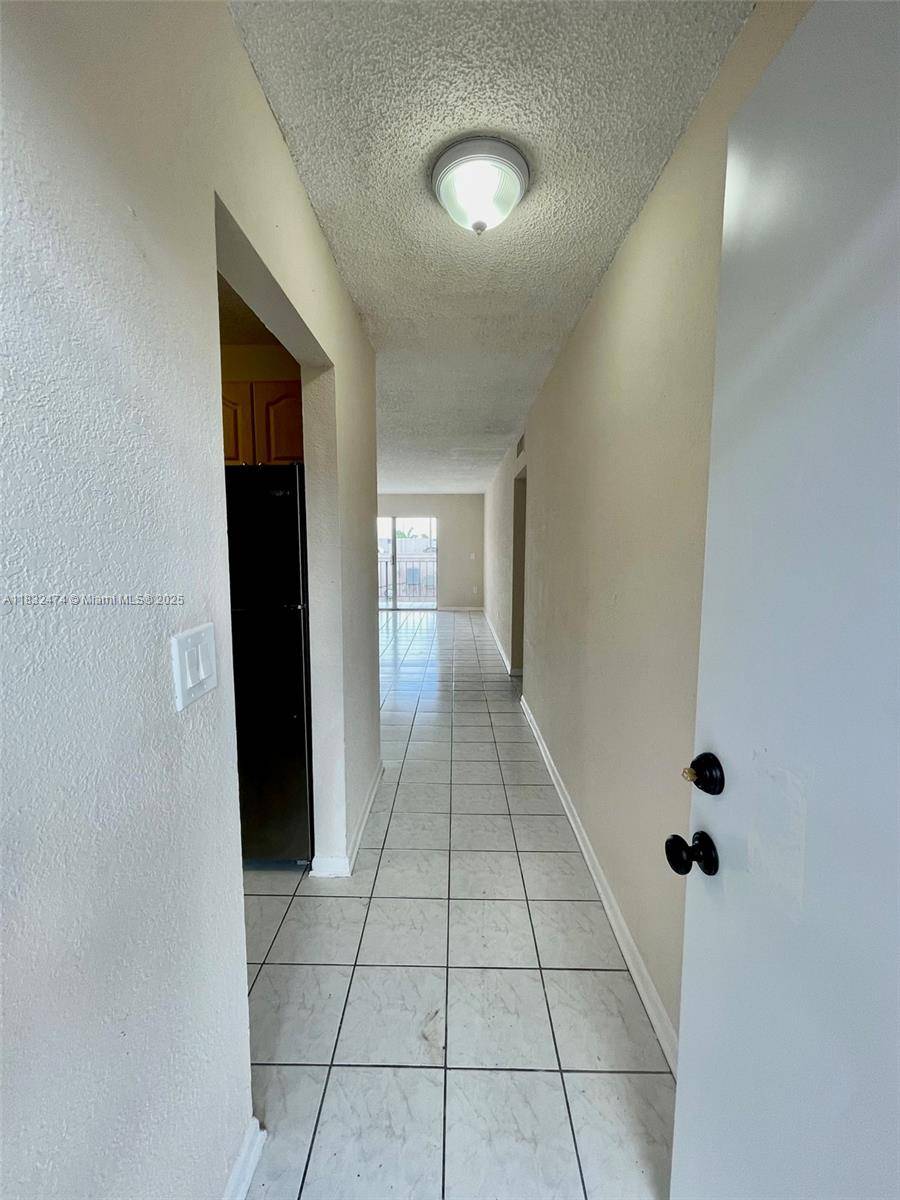 Hialeah, FL 33014,1900 W 68th St #B303