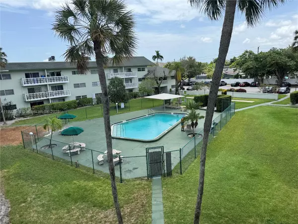 Plantation, FL 33317,4200 NW 3rd Ct #325