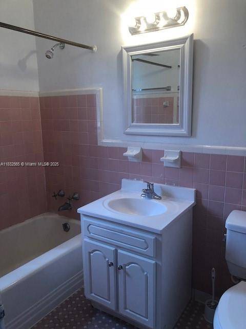 Coral Gables, FL 33134,127 Phoenetia Ave #4